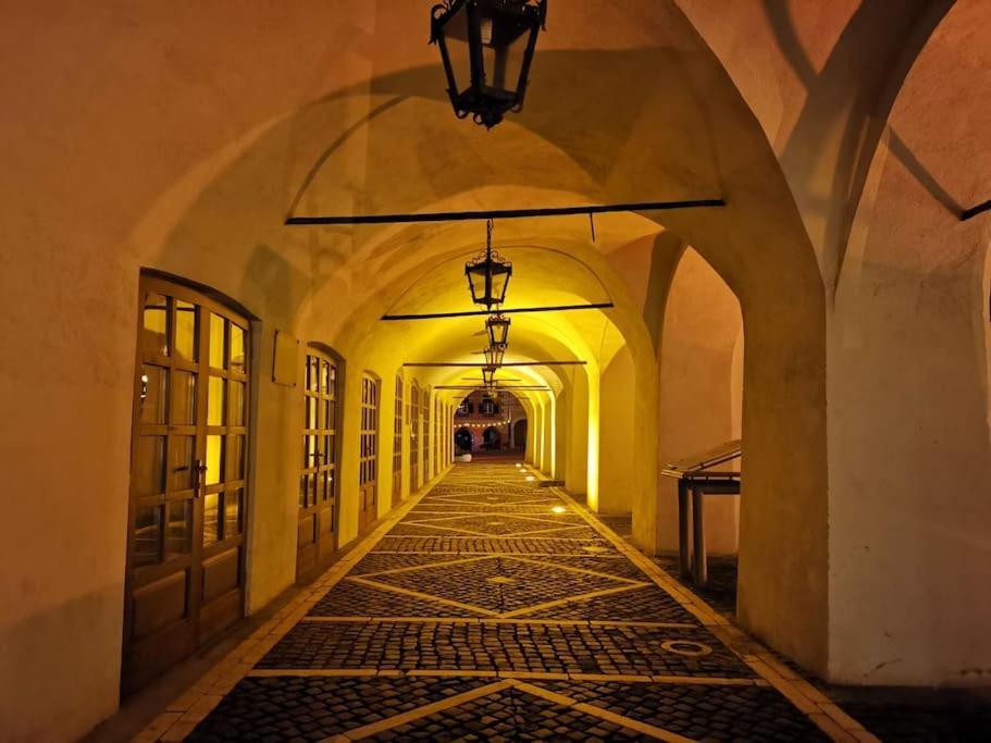 Charming Studio Ideal For Getaways Or Workations In Sibiu'S Medieval City Center Luaran gambar