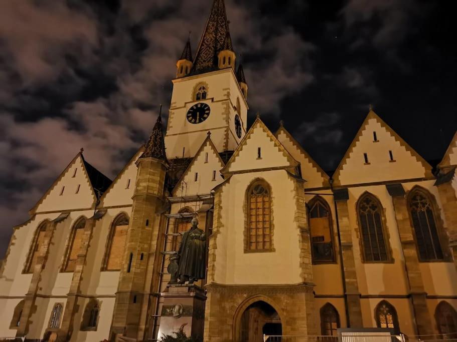 Charming Studio Ideal For Getaways Or Workations In Sibiu'S Medieval City Center Luaran gambar
